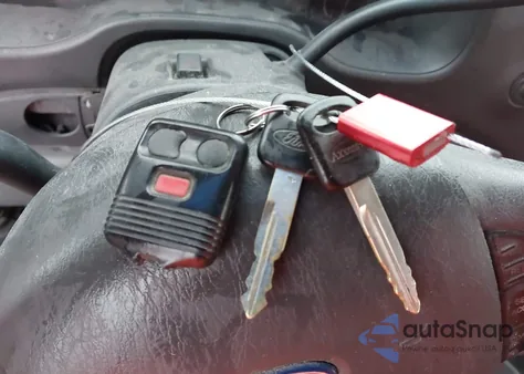 2008 Ford E-350 Super Duty Xl/Xlt z USA, uszkodzony, nr VIN 1FBSS31L78DB31593